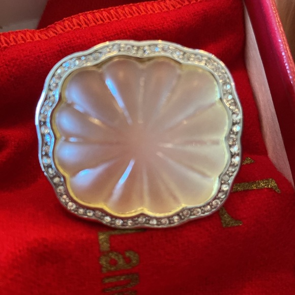 Size 6 QVC Kenneth Jay Lane's BIG STATEMENT Translucent Silvertone Fluted Ring - Picture 1 of 9